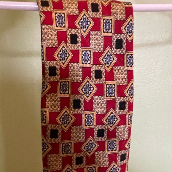 Alexandre London Pure Silk Tie - Red and Gold - Picture 4 of 6